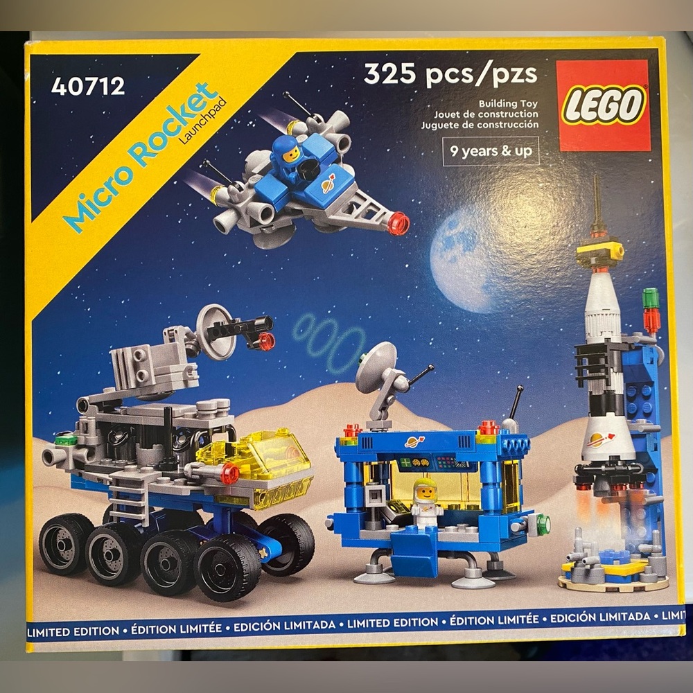 LEGO Micro Rocket Launchpad